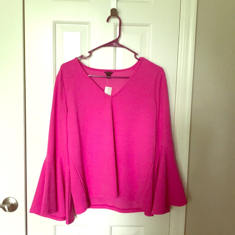Women’s top. Size: SMALL